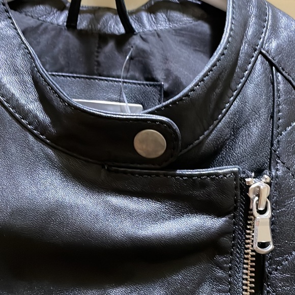 Danier black leather jacket (sz 4) - Picture 2 of 14